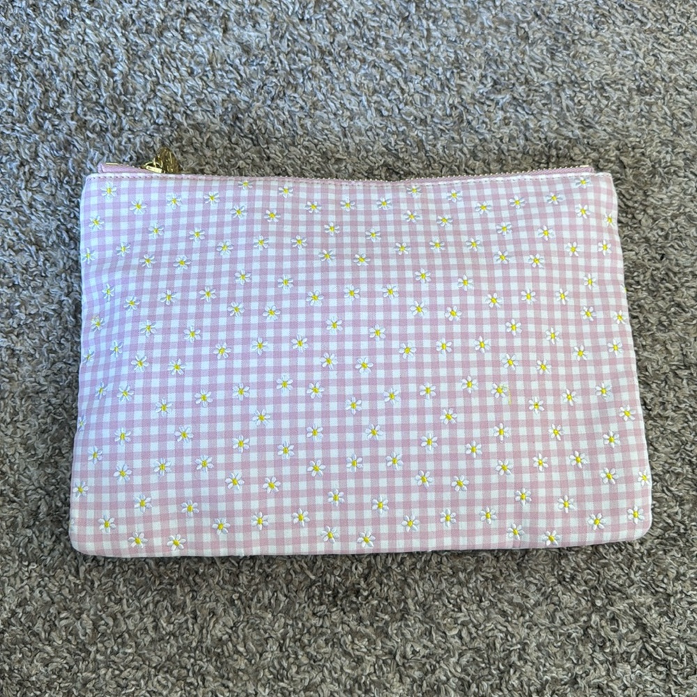 BNWOT Stoney Clover Daisy Flat Pouch